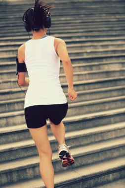 merdivenlerde koşma runner atlet.