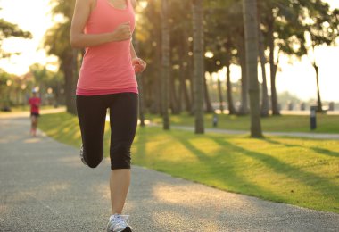 tropikal Parkı'nda çalışan runner atlet.