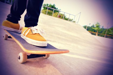 skatepark'ta kaykay yapmak