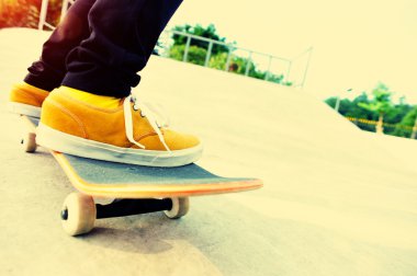 skatepark'ta kaykay yapmak