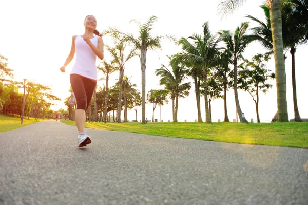 Runner athlete running on tropical park trail — Stock Photo, Image