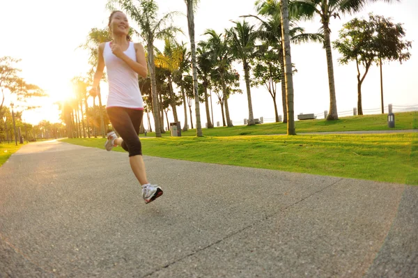 Runner athlete running on tropical park trail — Stock Photo, Image