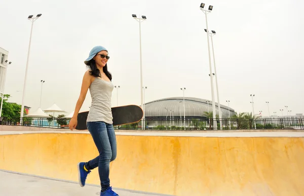 Skateboarder im Skatepark — Stockfoto