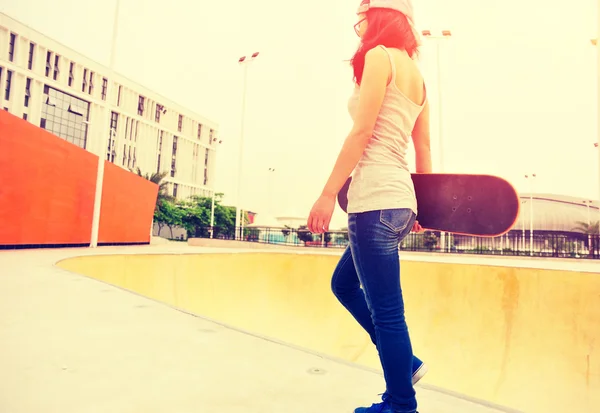 Skateboarder di skatepark — Stok Foto