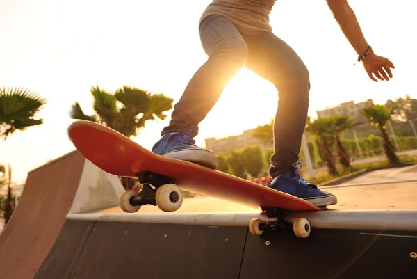 Mujer patinadora — Foto de Stock