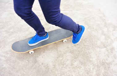 kaykay mavi ayakkabılar ayak