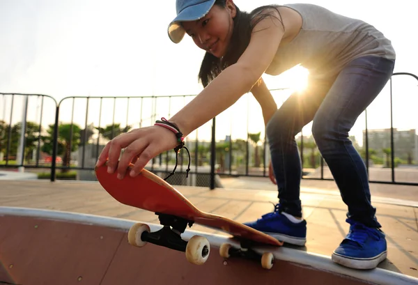 Skate mulher — Fotografia de Stock