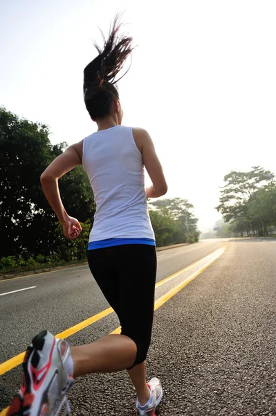 Runner athlete running on tropical park trail — Stock Photo, Image