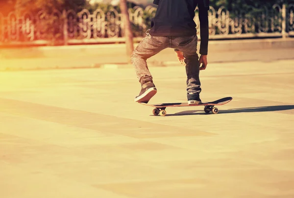 Skateboarding für Jungen — Stockfoto