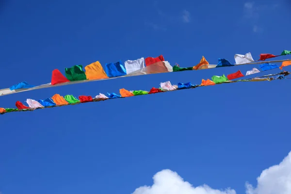 Tibetische Gebetsfahnen Hintergrund Blauer Himmel — Stockfoto