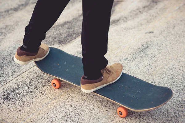 Skateboarder Skateboarden Buiten Stad — Stockfoto