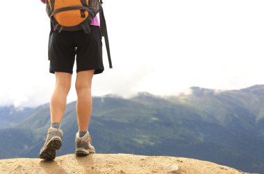 kadın dağ tepe tibet üzerinde hiking