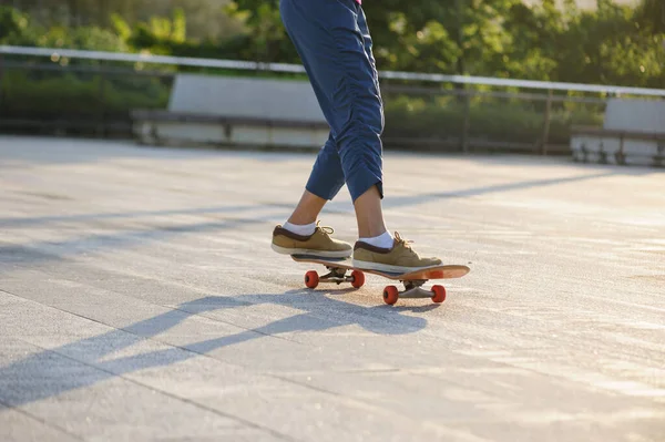 Skateboarder Skateboard Utomhus Staden — Stockfoto