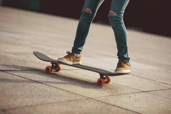 Skateboarder Skateboard Utomhus Staden — Stockfoto