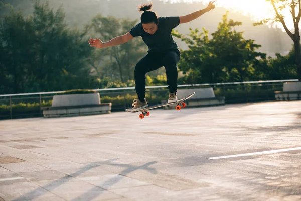 城中户外滑板滑板 — 图库照片