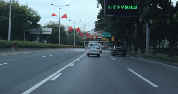 Carro Condução Rua Cidade Durante Dia — Vídeo de Stock