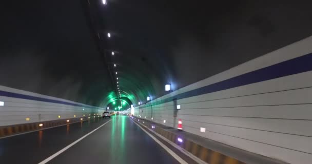 Auto Rijden Ondergrondse Tunnel Met Verlichting — Stockvideo