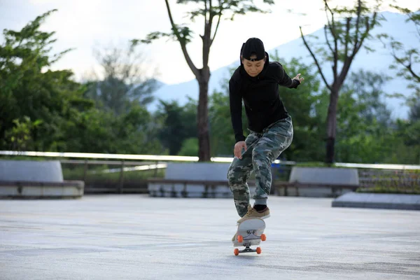 Skateboarder Skateboard All Aperto Città — Foto Stock