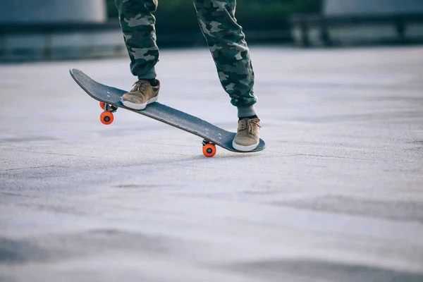 Skateboarder Skateboard All Aperto Città — Foto Stock