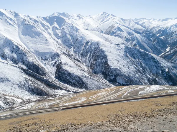 Snow Covered High Altitude Mountains Winter Day — Stock Photo, Image