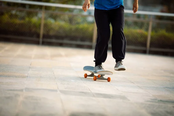 Skateboarder Skateboard Plein Air Ville — Photo