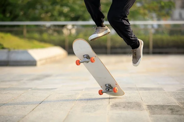 Катание Скейтборде Открытом Воздухе Городе — стоковое фото