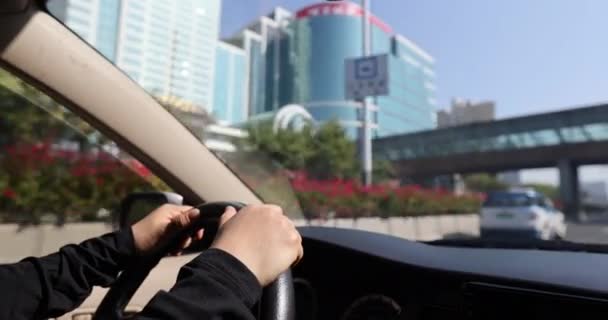 Carro Condução Rua Cidade Durante Dia — Vídeo de Stock