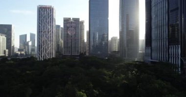 Modern şehrin havadan görünüşü