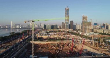 Modern şehrin havadan görünüşü