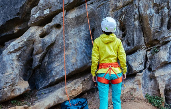 Γυναίκα Ορειβάτης Έτοιμος Για Αναρρίχηση — Φωτογραφία Αρχείου
