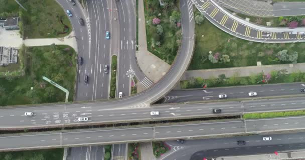 Κορυφαία Άποψη Των Δρόμων Της Πόλης Πράσινο Και Μεταφορές — Αρχείο Βίντεο