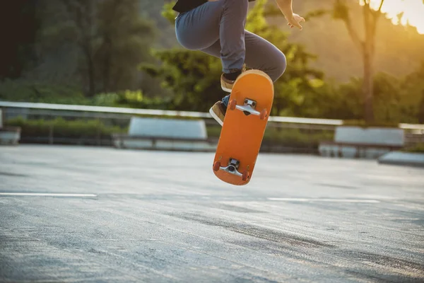 Skateboarder Skateboard All Aperto Città — Foto Stock