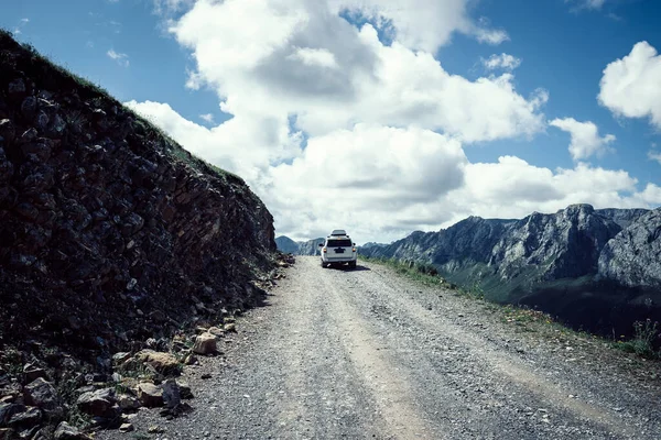 Mit Geländewagen Auf Berggipfel — Stockfoto