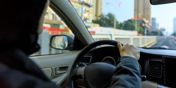 Personnes Conduisant Une Voiture Sur Route Ville — Photo