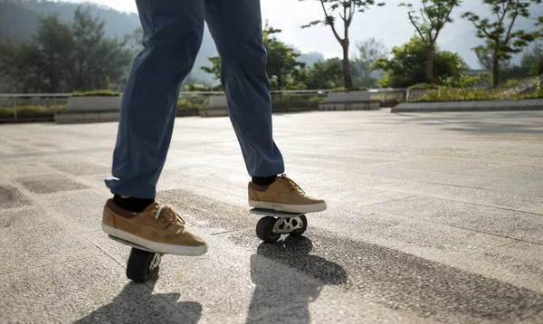 Freeline Skateboarder Piernas Skateboarding Ciudad —  Fotos de Stock