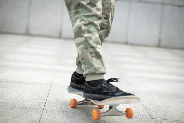 Patinador Con Monopatín Aire Libre Ciudad —  Fotos de Stock