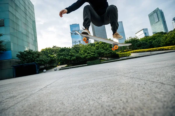 Skateboarder Skateboarding Outdoors City — Stock Photo, Image