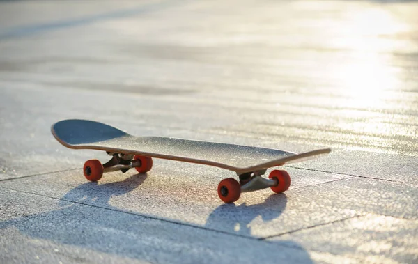 Skateboard Έτοιμο Για Ιππασία Στο Πάρκο — Φωτογραφία Αρχείου