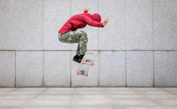 Skateboarder Skateboarding Venku Městě — Stock fotografie