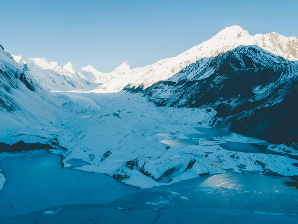 中国西藏美丽雪景的空中景观 — 图库照片