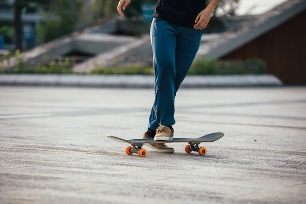 城中户外滑板滑板 — 图库照片
