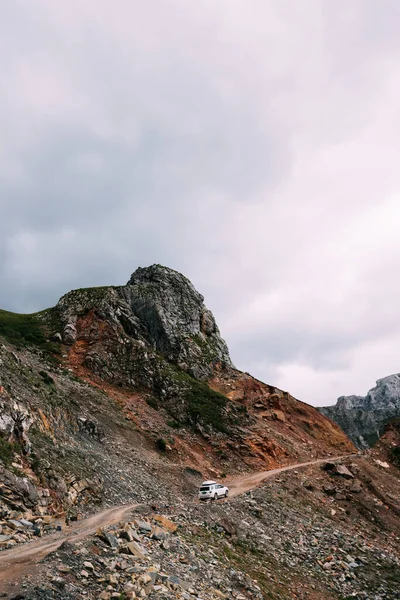 Mit Geländewagen Auf Berggipfel — Stockfoto