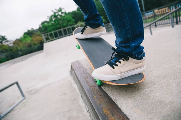 Skateboarder Skateboard All Aperto Città — Foto Stock