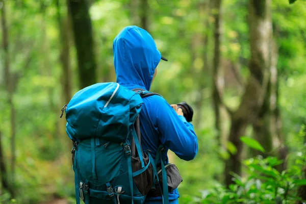 Woman Photographer Taking Photo Spring Forest — Stock Photo, Image