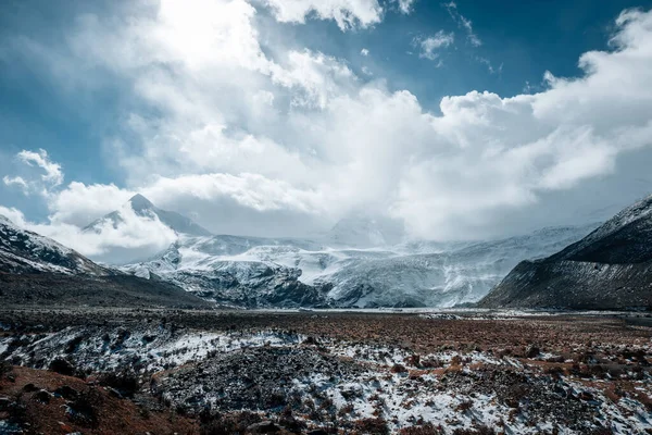 中国西藏的雪山和冰川山 — 图库照片