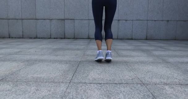 Mujer Saltando Una Cuerda Aire Libre Fitness Entrenamiento Deporte — Vídeo de stock