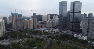 Modern mimari ile şehrin havadan görünüşü