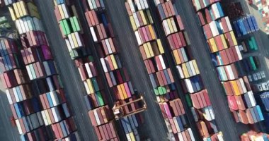 Çin 'in Şenzen şehrindeki Yantian limanındaki deniz nakliye konteynırlarının hava görüntüsü.