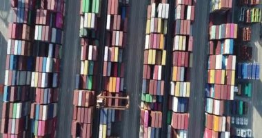 Çin 'in Şenzen şehrindeki Yantian limanındaki deniz nakliye konteynırlarının hava görüntüsü.