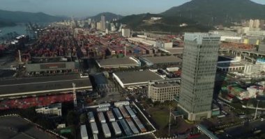 Çin 'in Shenzhen şehrindeki Yantian konteyner terminalinin hava görüntüsü.